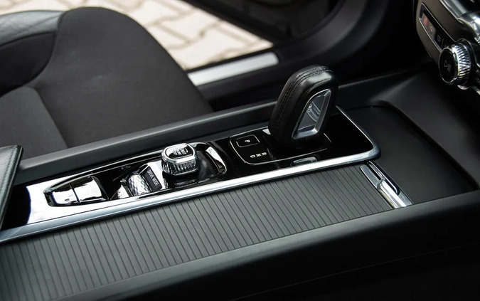 Volvo XC 60 cena 109899 przebieg: 221500, rok produkcji 2020 z Pobiedziska małe 781